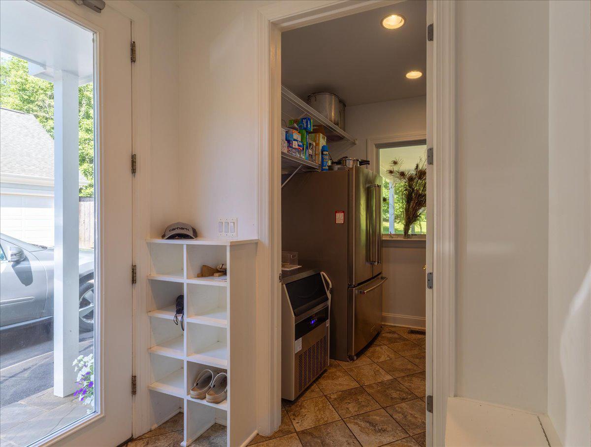 PRIVATE COLONY - Residential