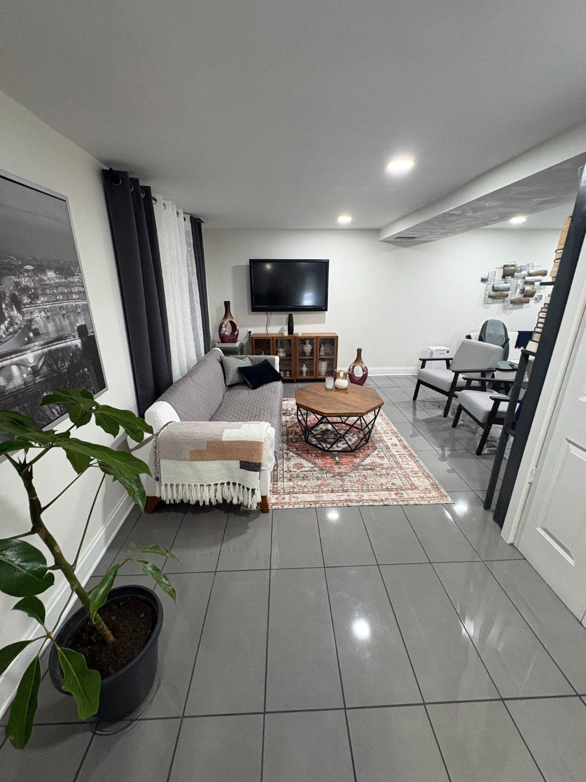NEWTOWN SQ - Residential