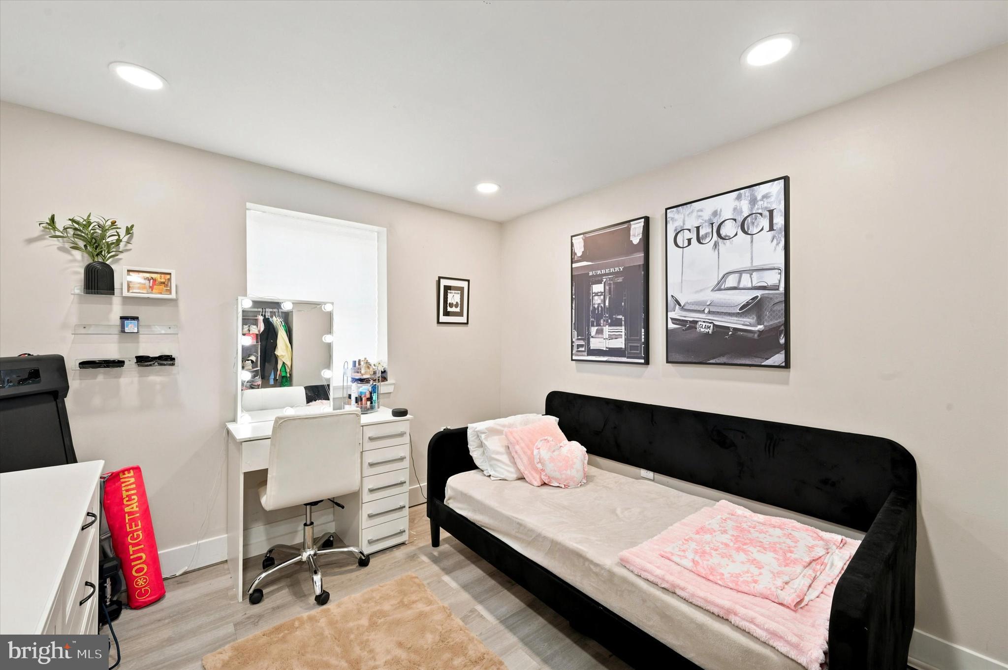 GIRARD ESTATES - Residential