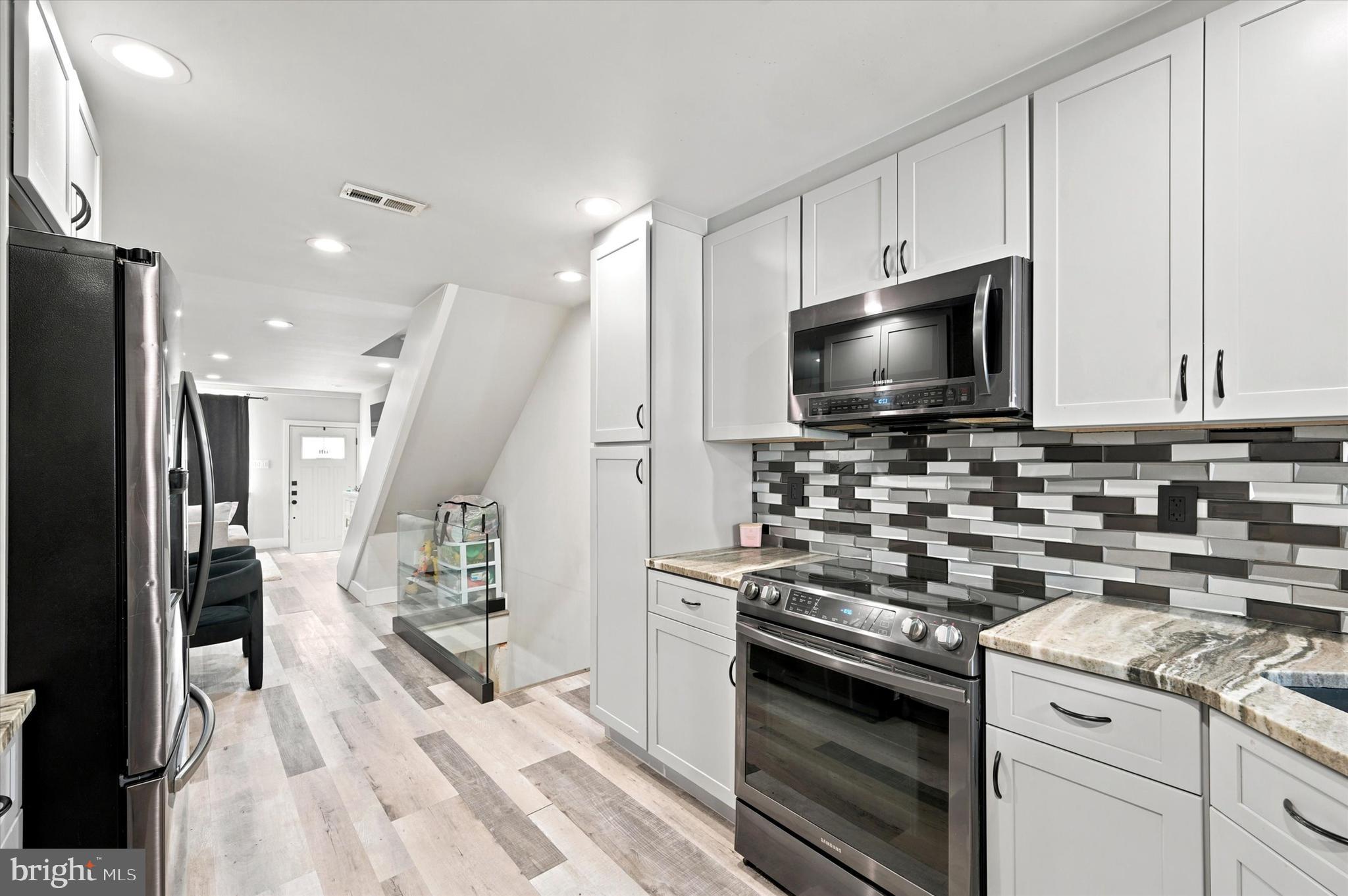 GIRARD ESTATES - Residential