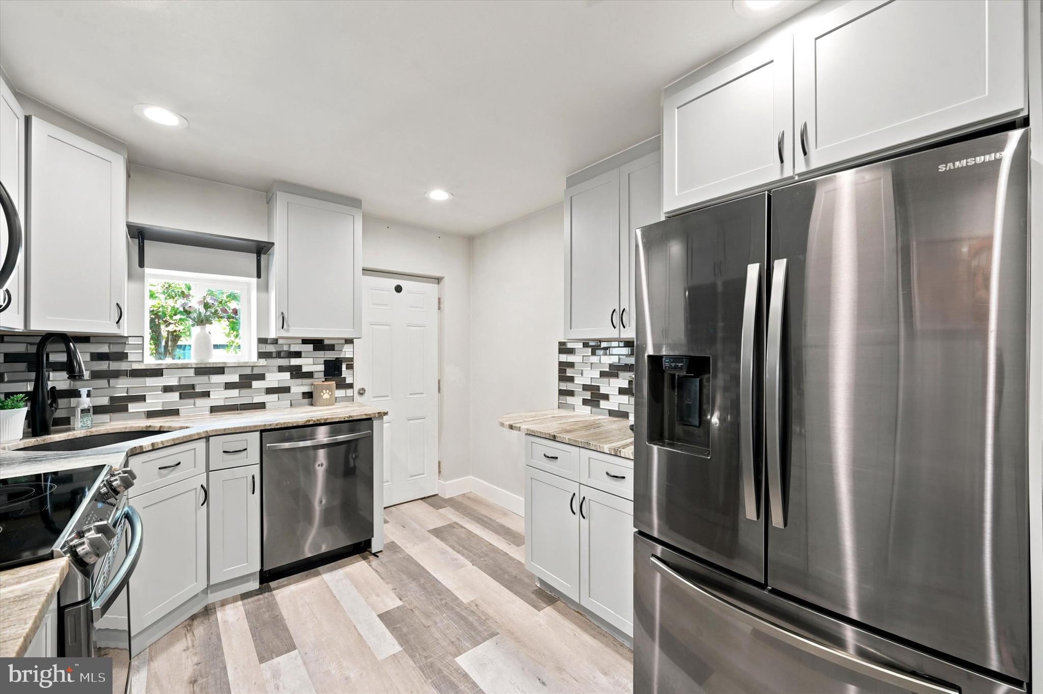 GIRARD ESTATES - Residential