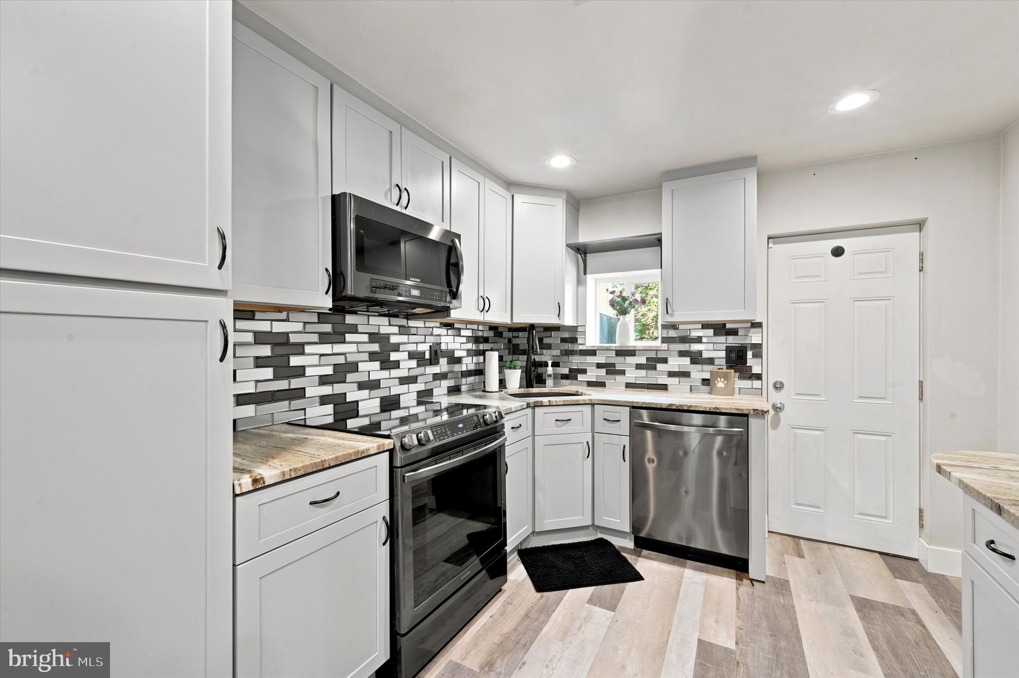 GIRARD ESTATES - Residential