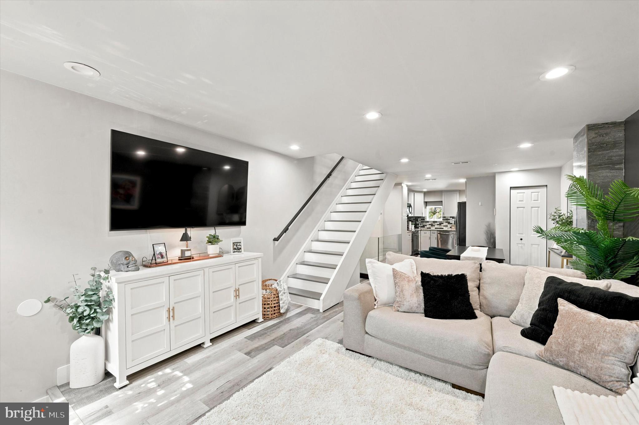 GIRARD ESTATES - Residential