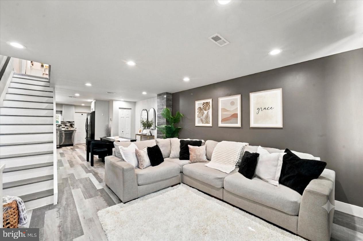 GIRARD ESTATES - Residential