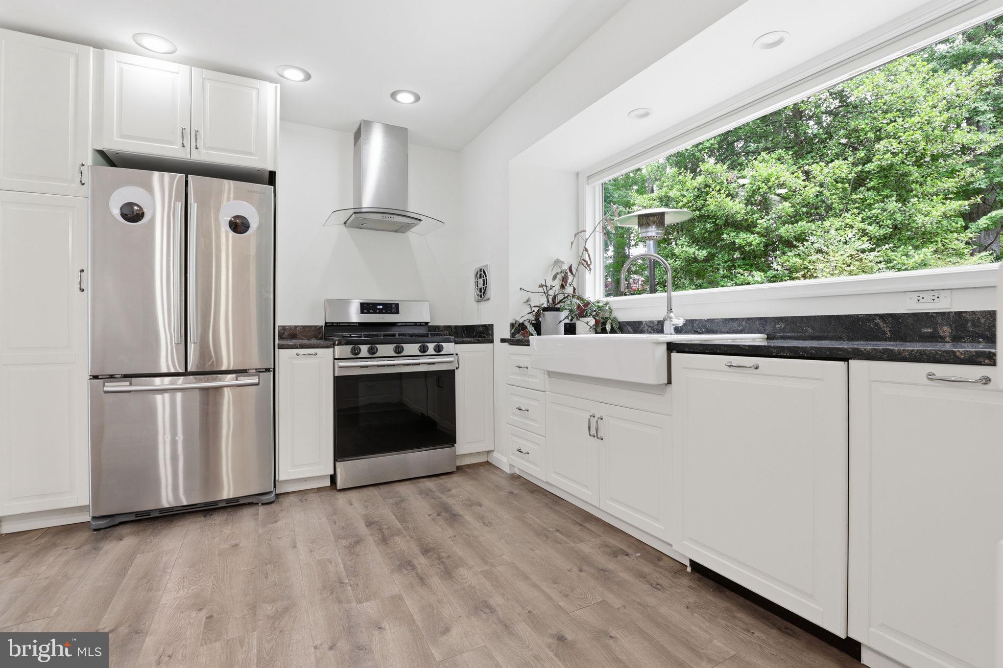 FAIRFAX VILLA - Residential