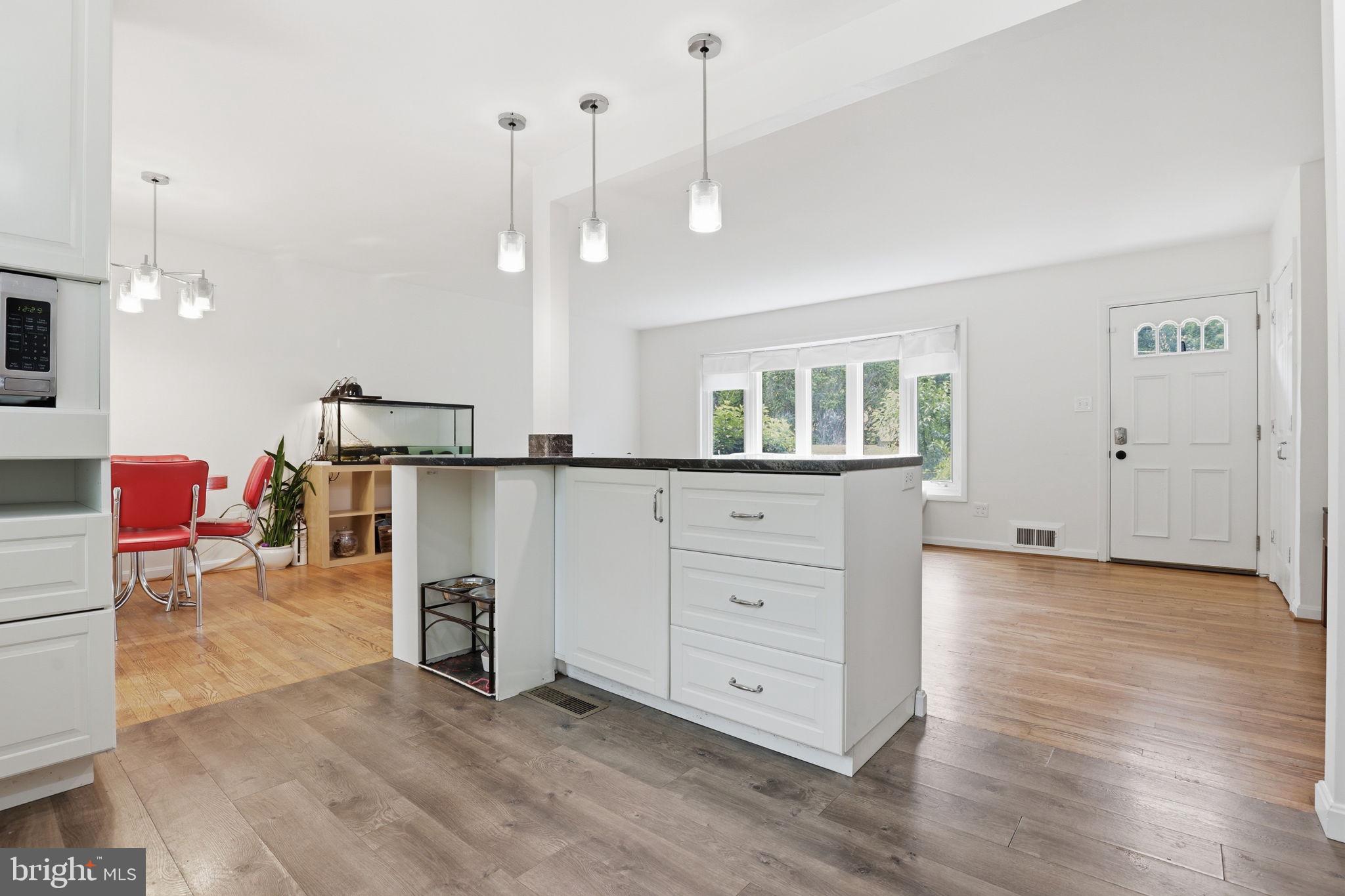 FAIRFAX VILLA - Residential