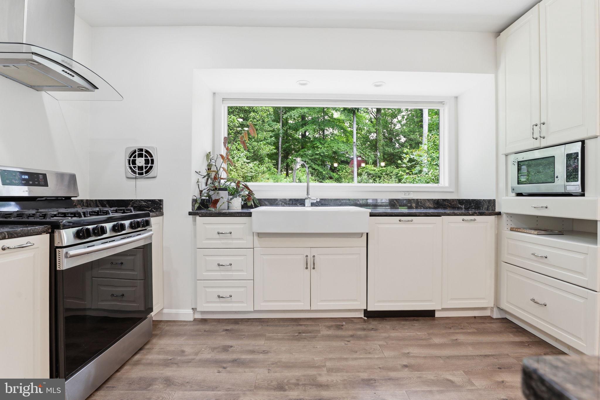 FAIRFAX VILLA - Residential