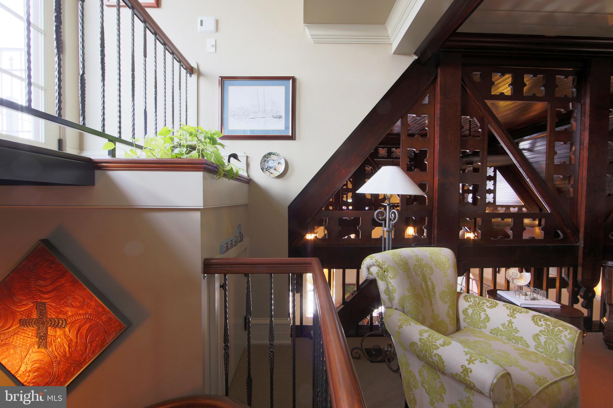 CHESTNUT HILL - Residential