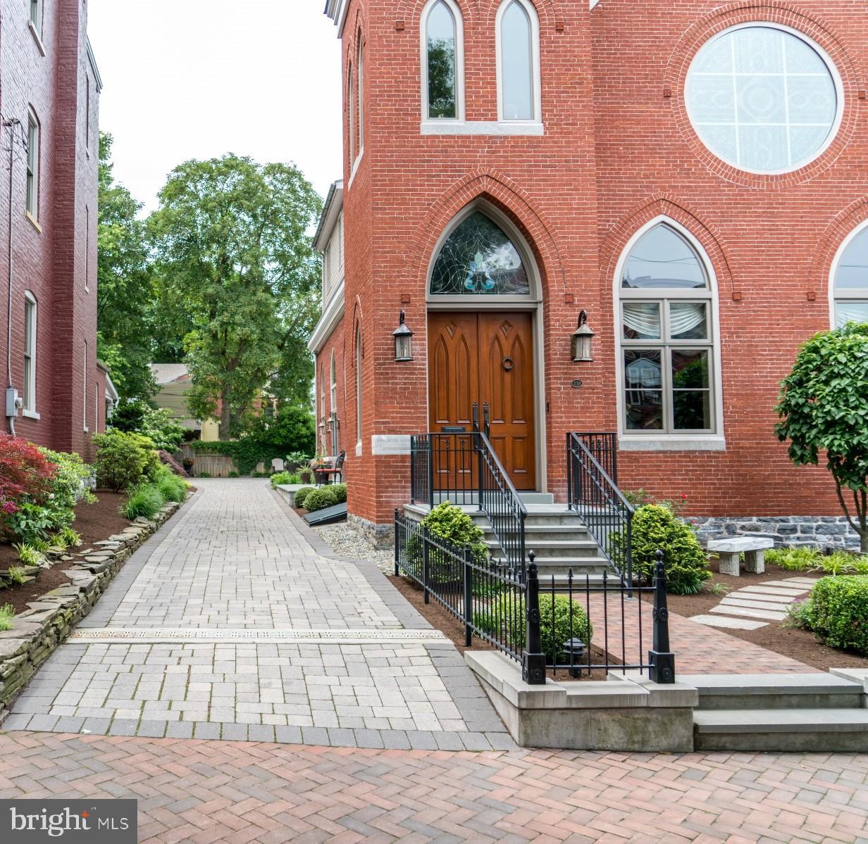 CHESTNUT HILL - Residential