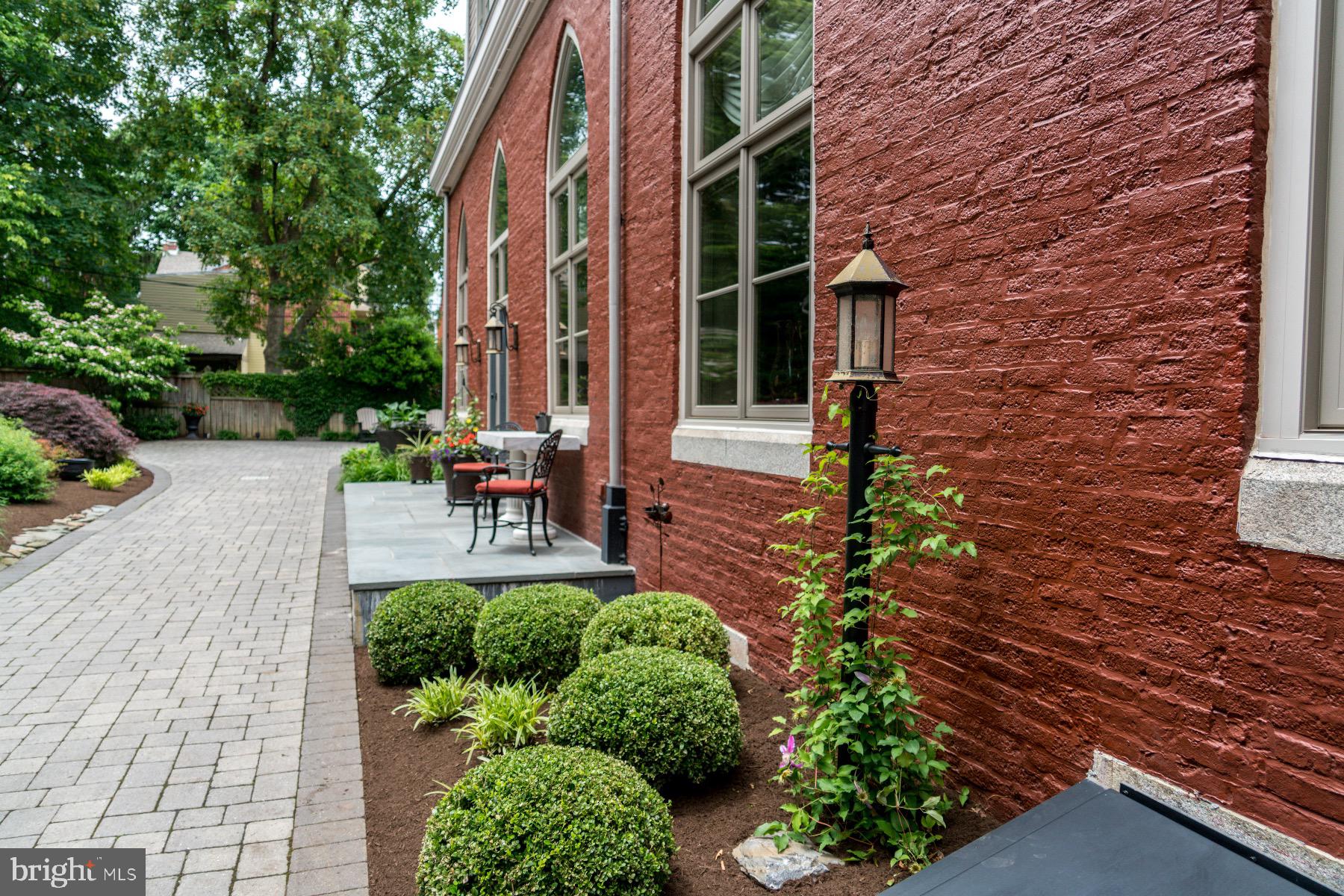 CHESTNUT HILL - Residential
