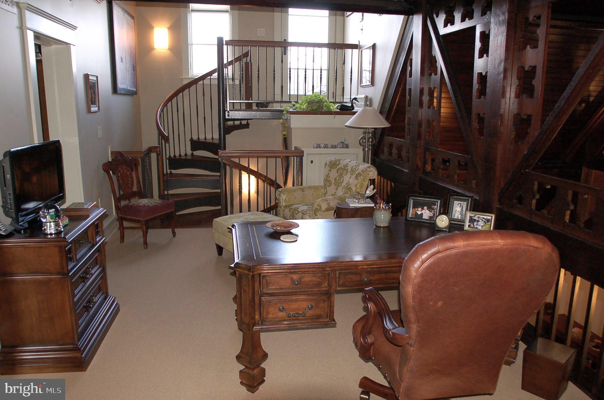 CHESTNUT HILL - Residential