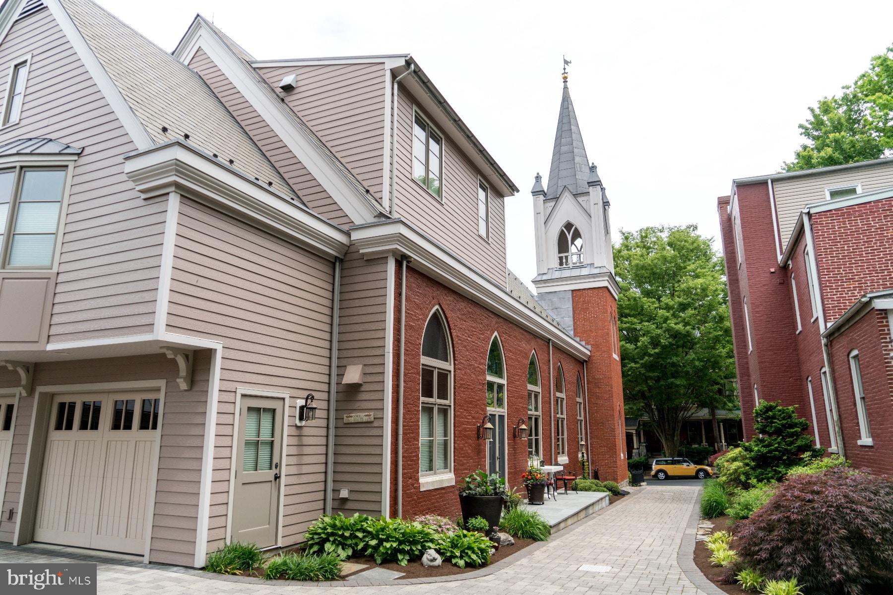 CHESTNUT HILL - Residential