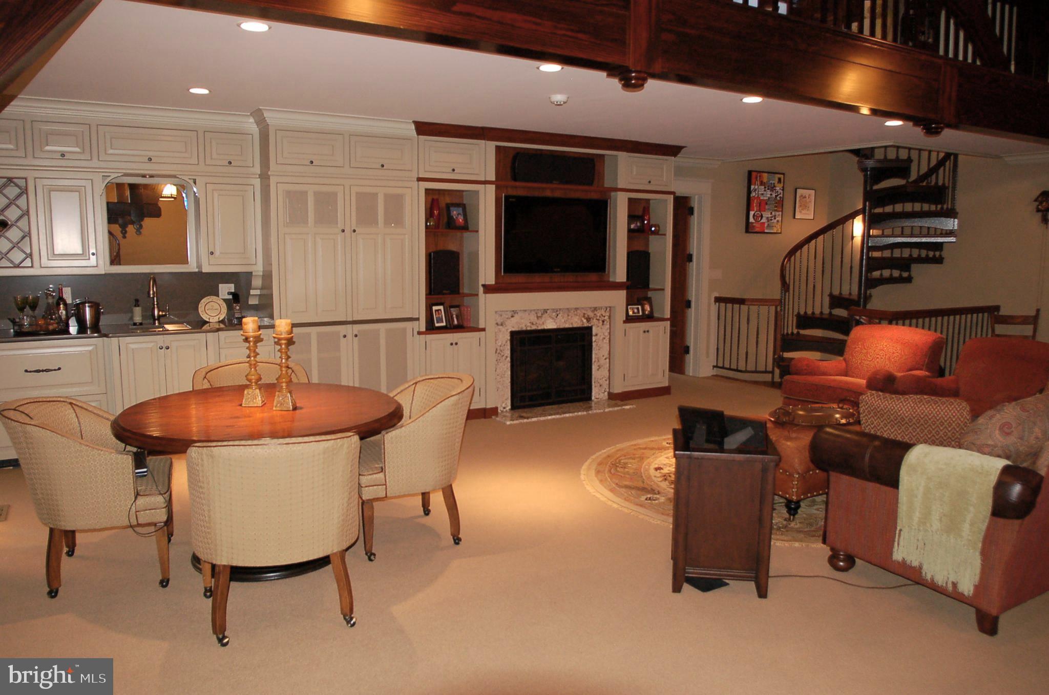 CHESTNUT HILL - Residential