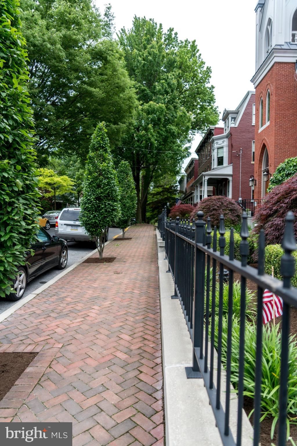 CHESTNUT HILL - Residential