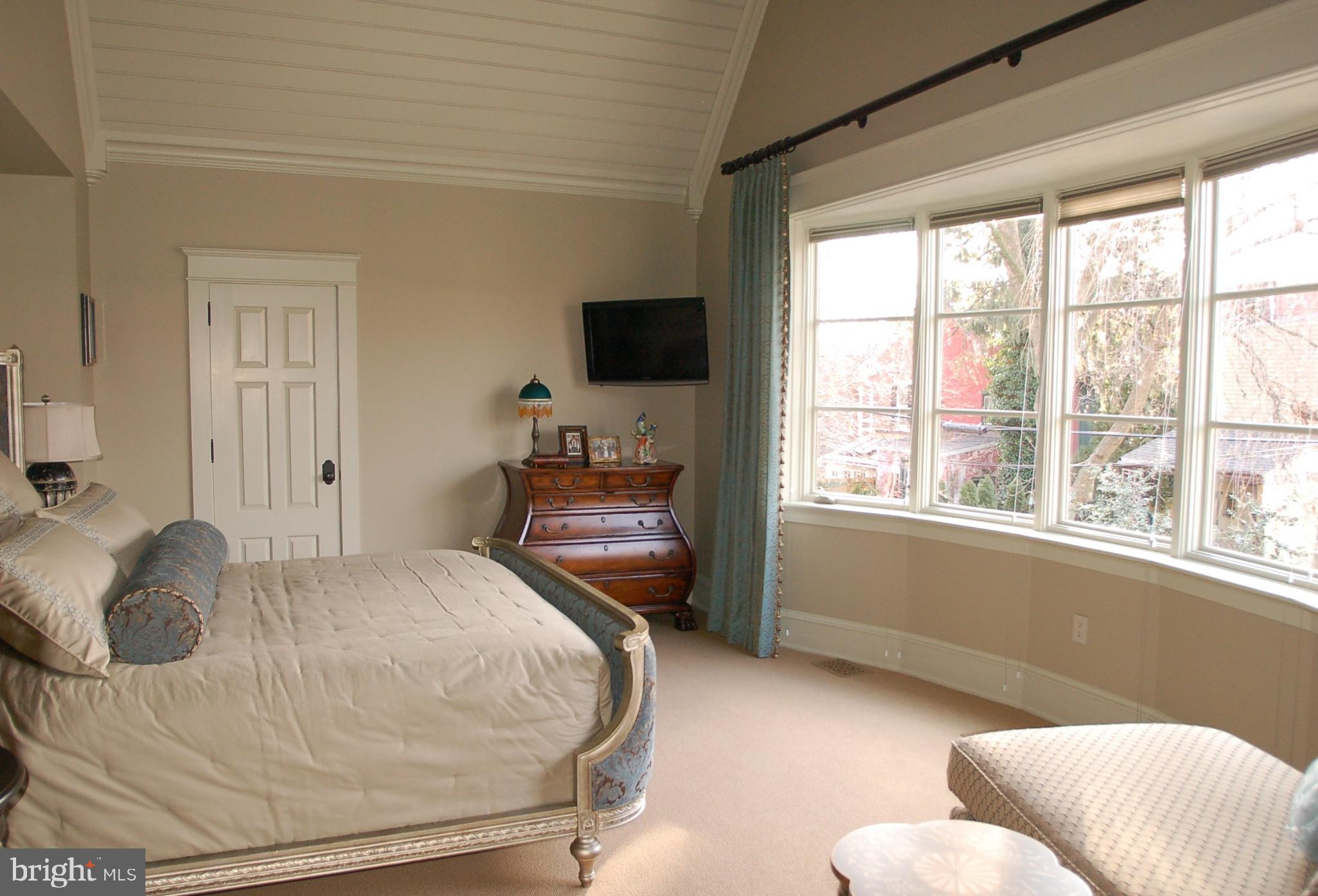 CHESTNUT HILL - Residential