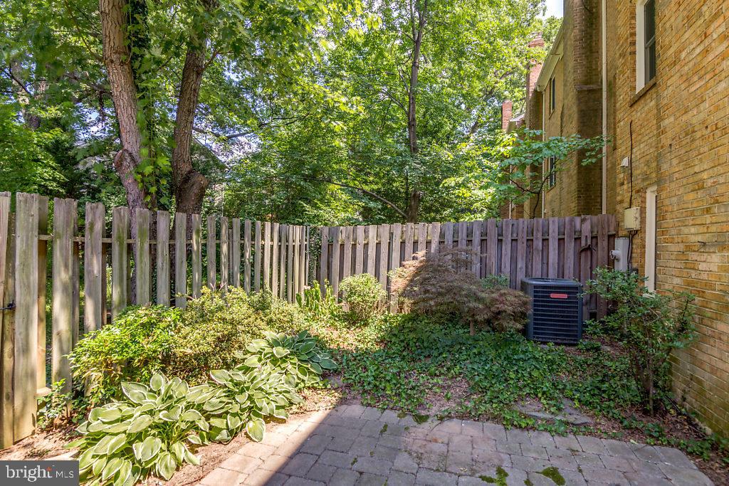 ARLINGTON - Residential Lease