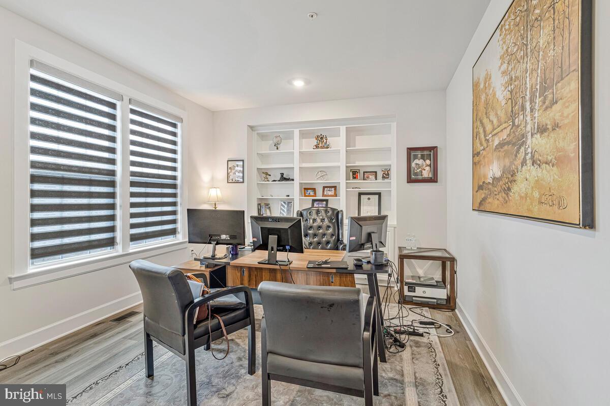 SOUTH LAKE - Residential