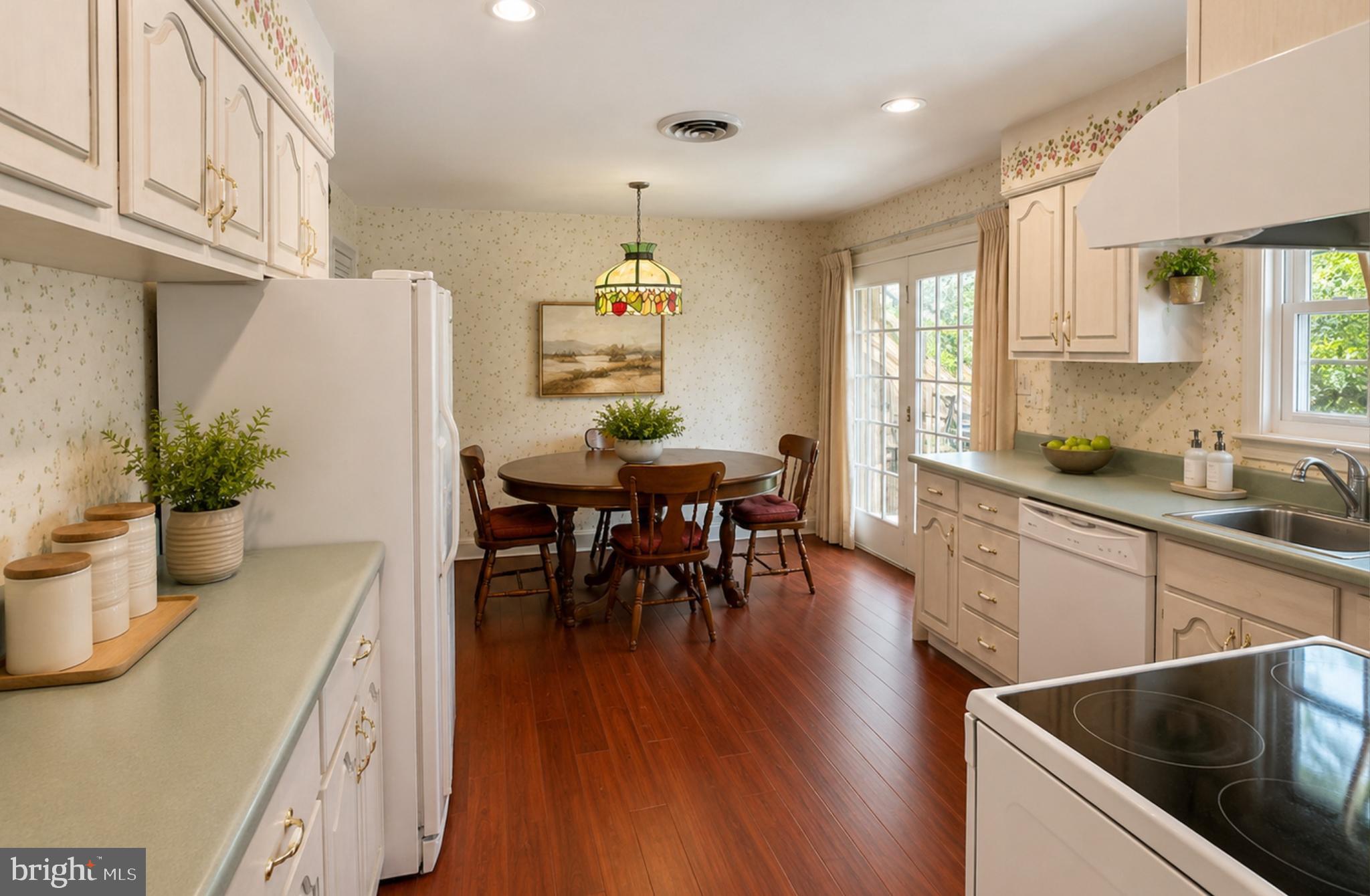 OLDE SEVERNA PARK - Residential
