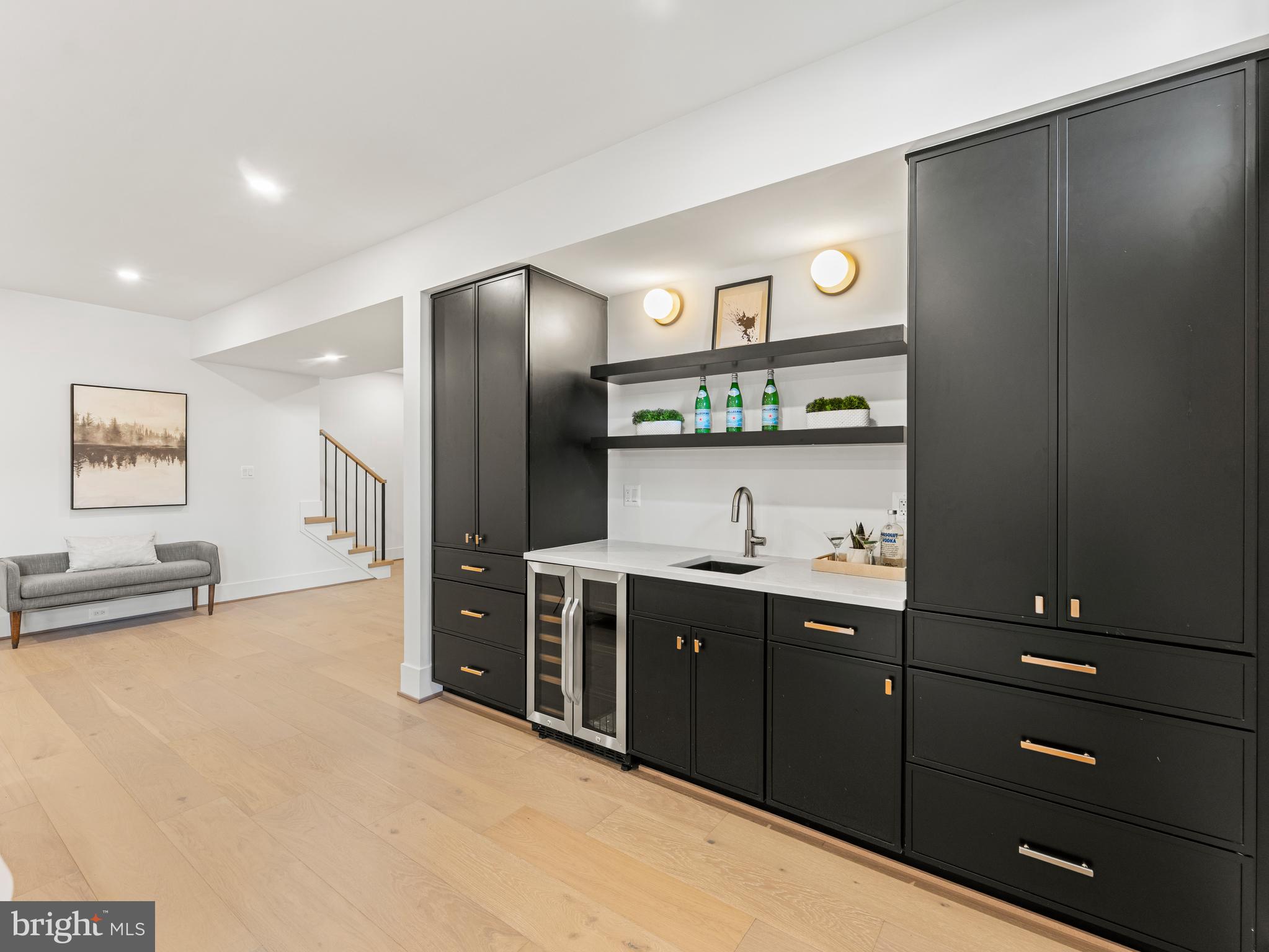 VIENNA WOODS - Residential