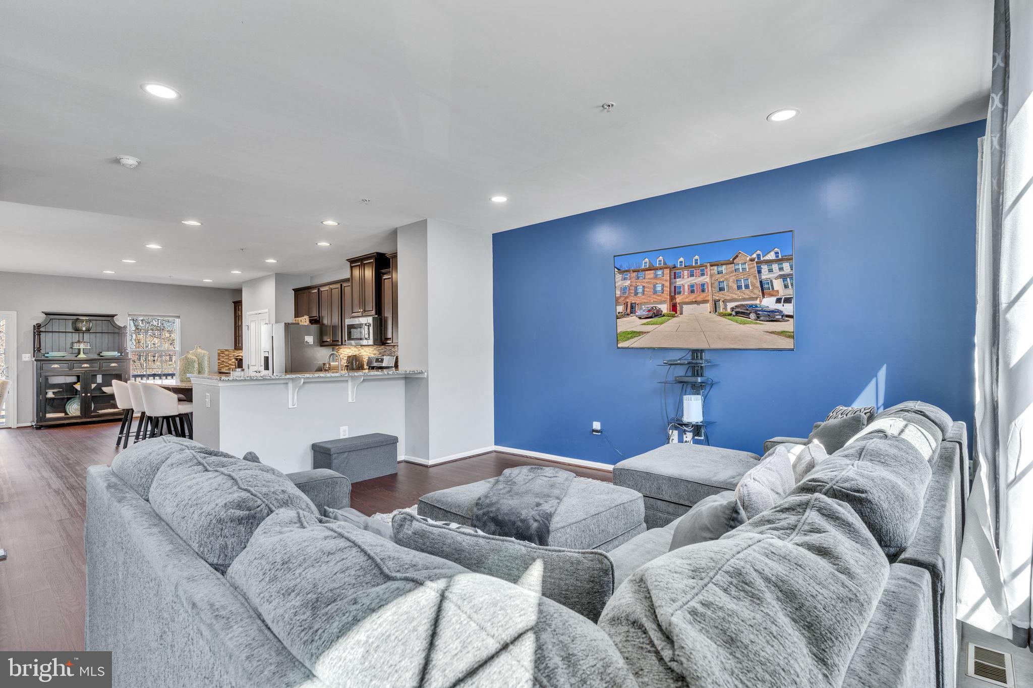 THE PARK AT ADDISON METRO - Residential