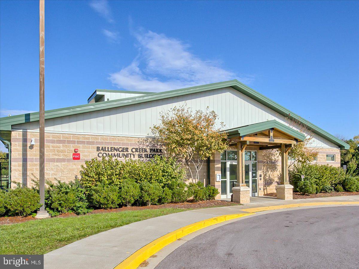 WELLINGTON TRACE - Residential