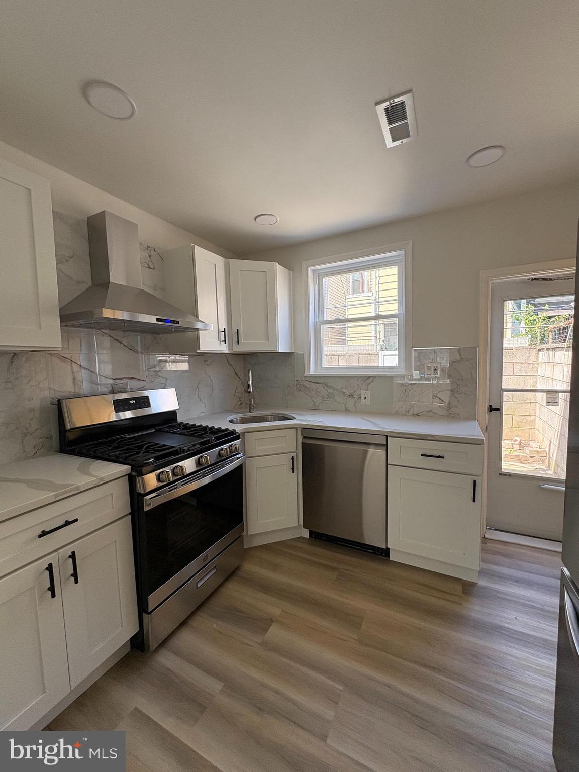LOWER MOYAMENSING - Residential