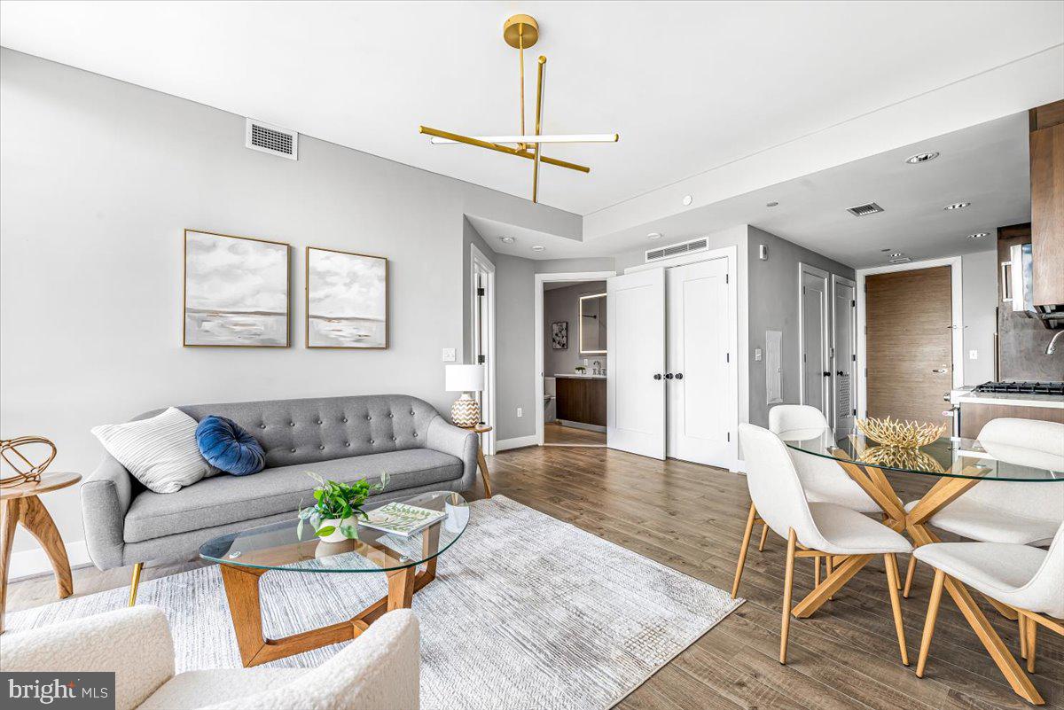 PIKE AND ROSE - Residential