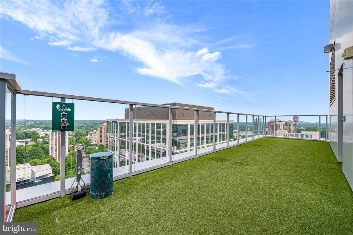 PIKE AND ROSE - Residential