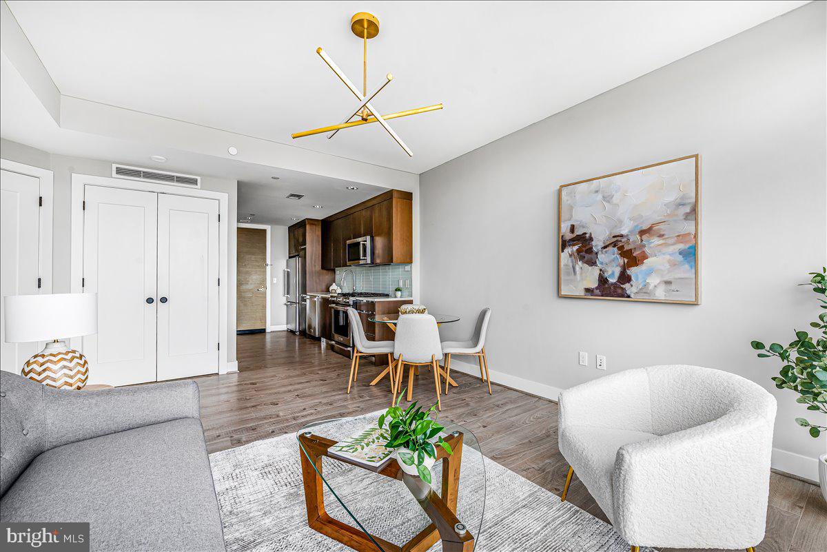 PIKE AND ROSE - Residential