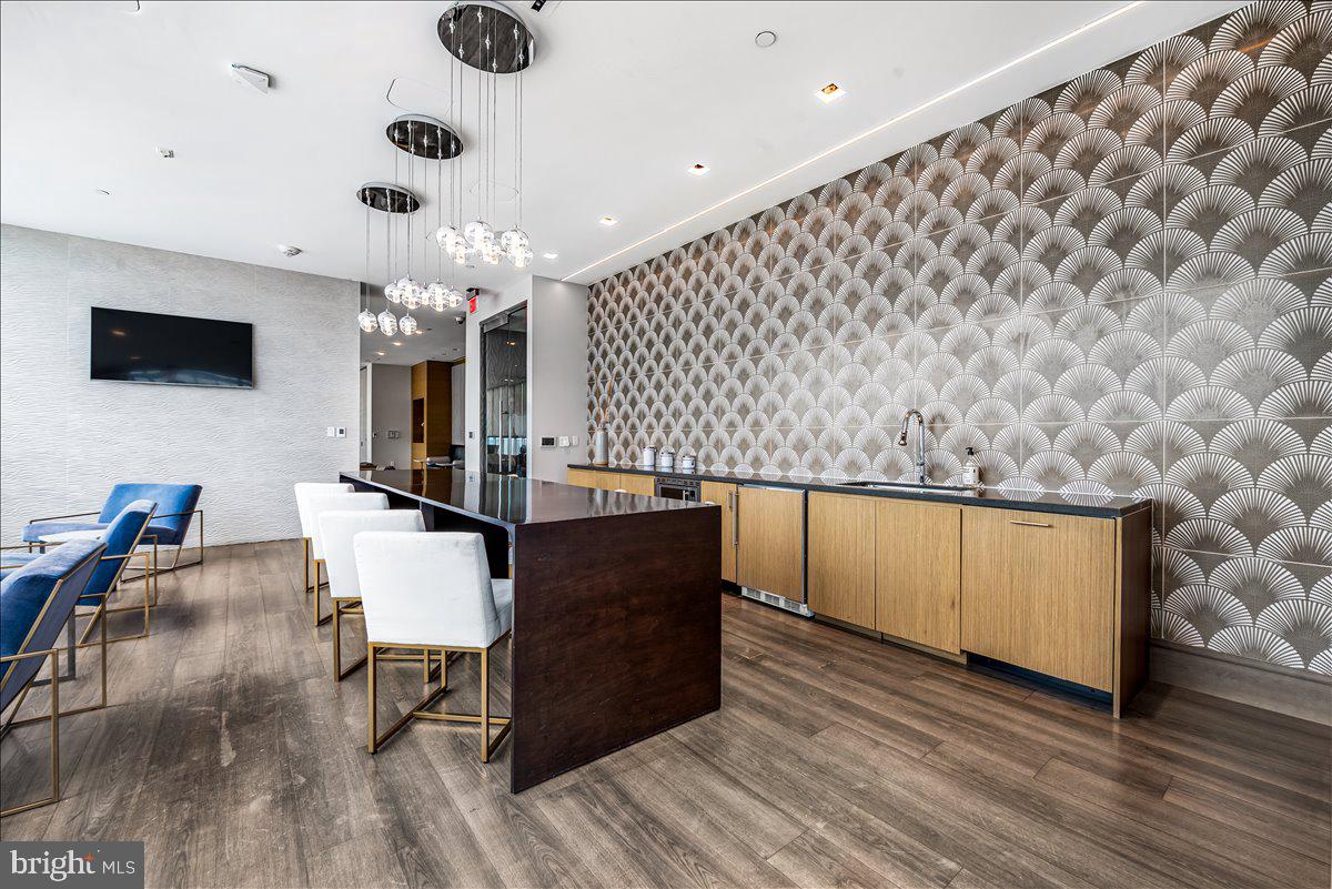PIKE AND ROSE - Residential