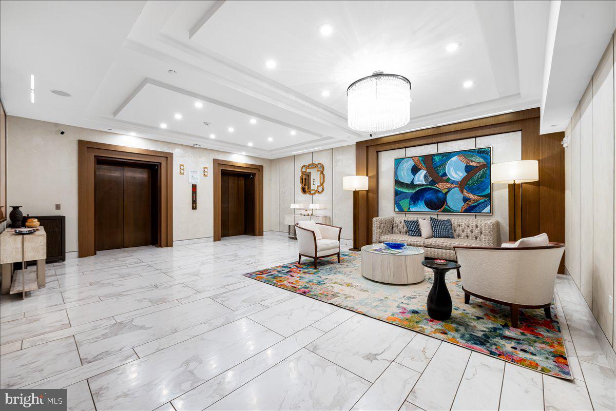 PIKE AND ROSE - Residential