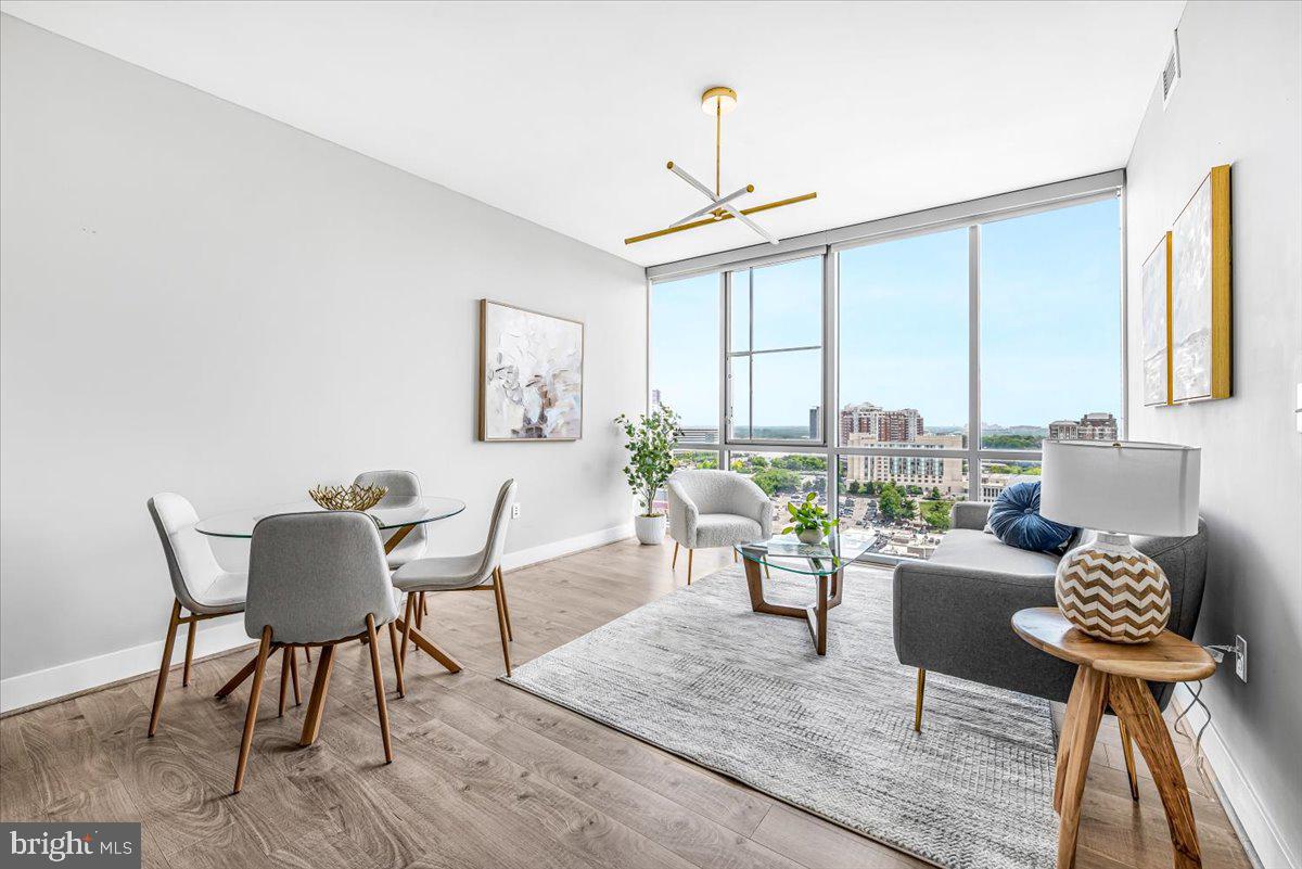 PIKE AND ROSE - Residential