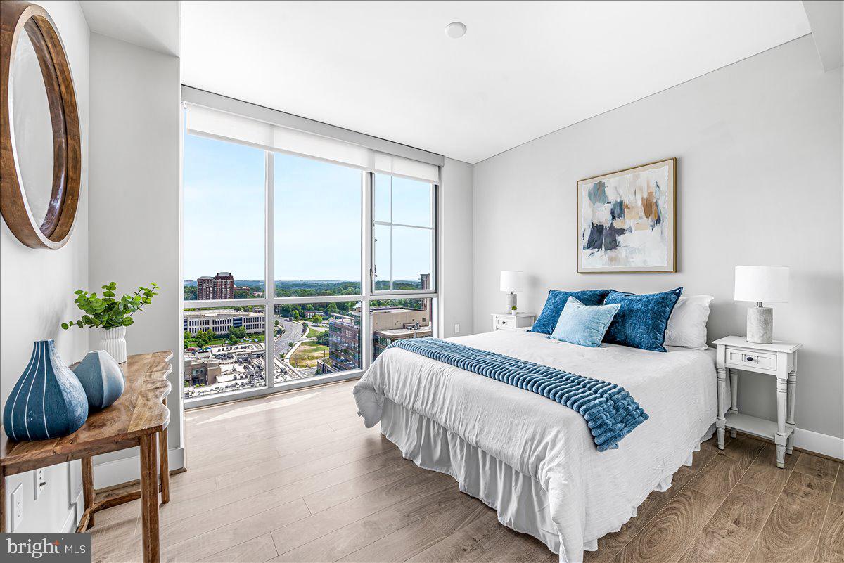 PIKE AND ROSE - Residential