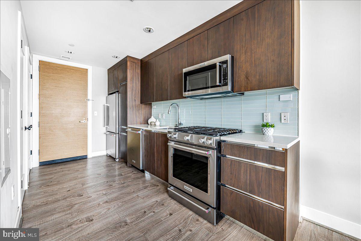 PIKE AND ROSE - Residential