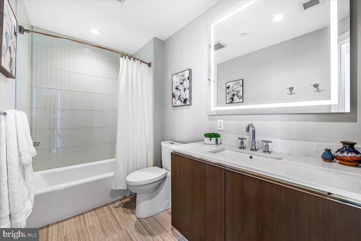 PIKE AND ROSE - Residential