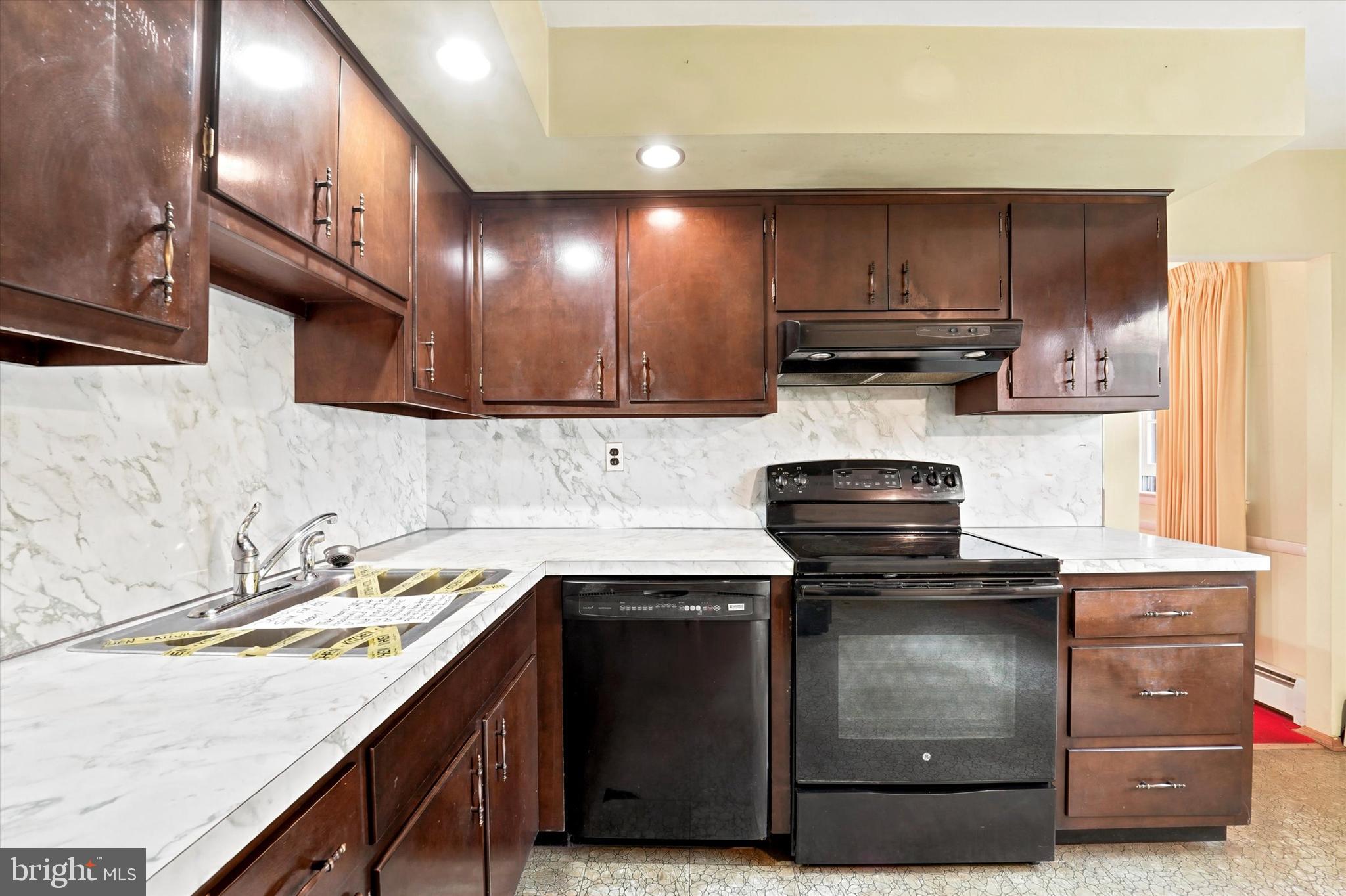 BUTTONWOOD GLEN - Residential