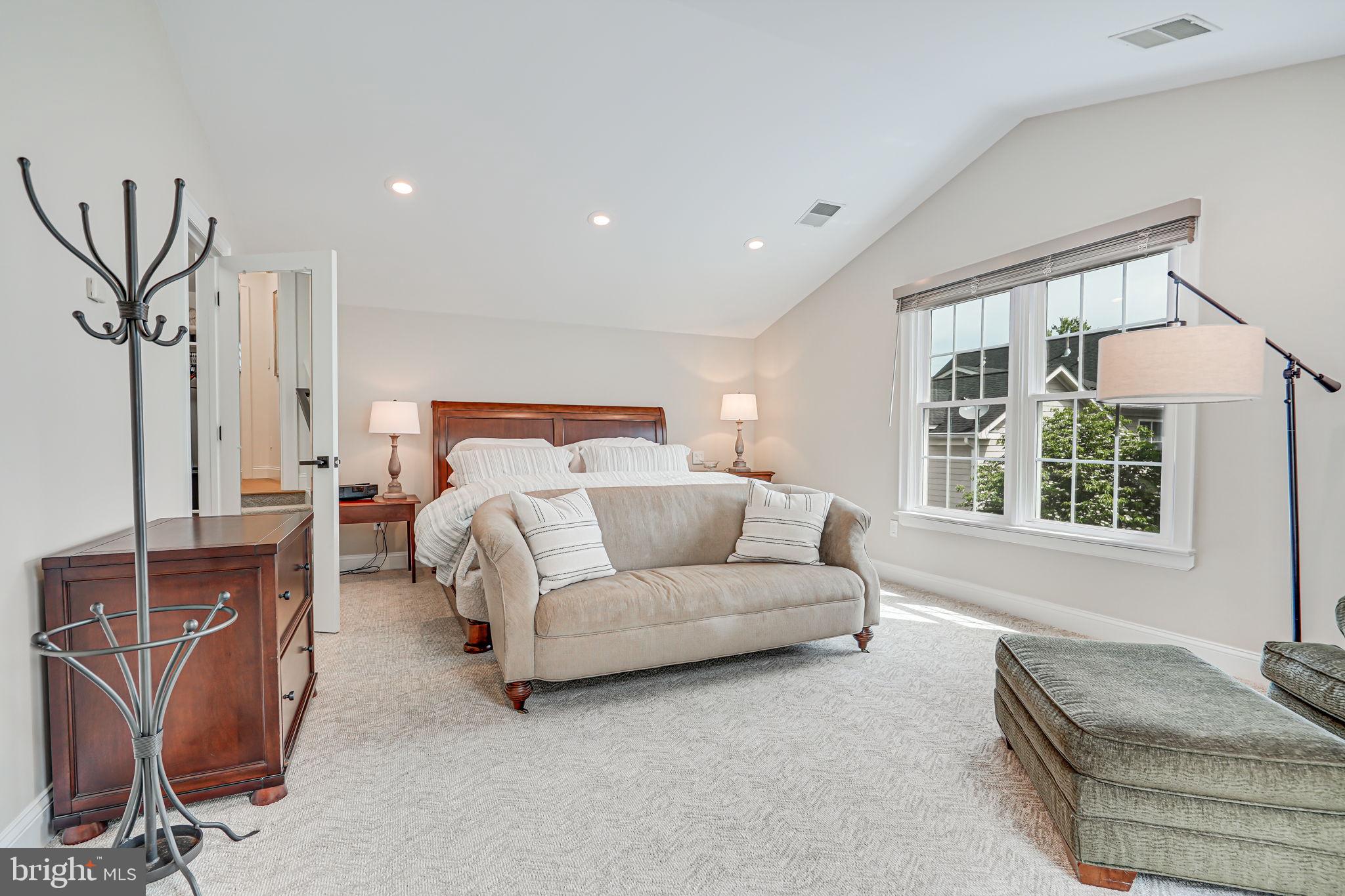 MCLEAN VILLAGE - Residential