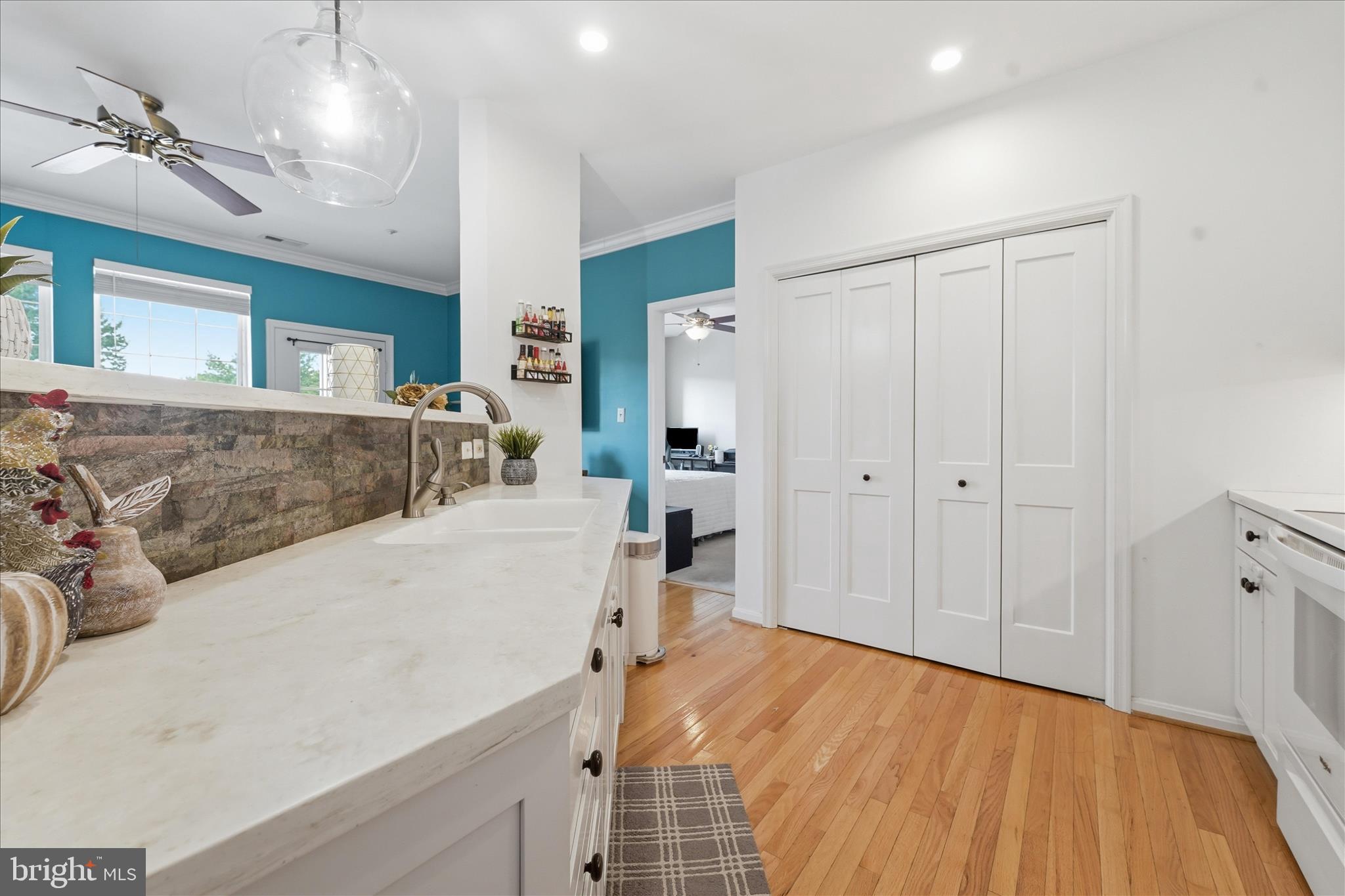 WATERSIDE - Residential