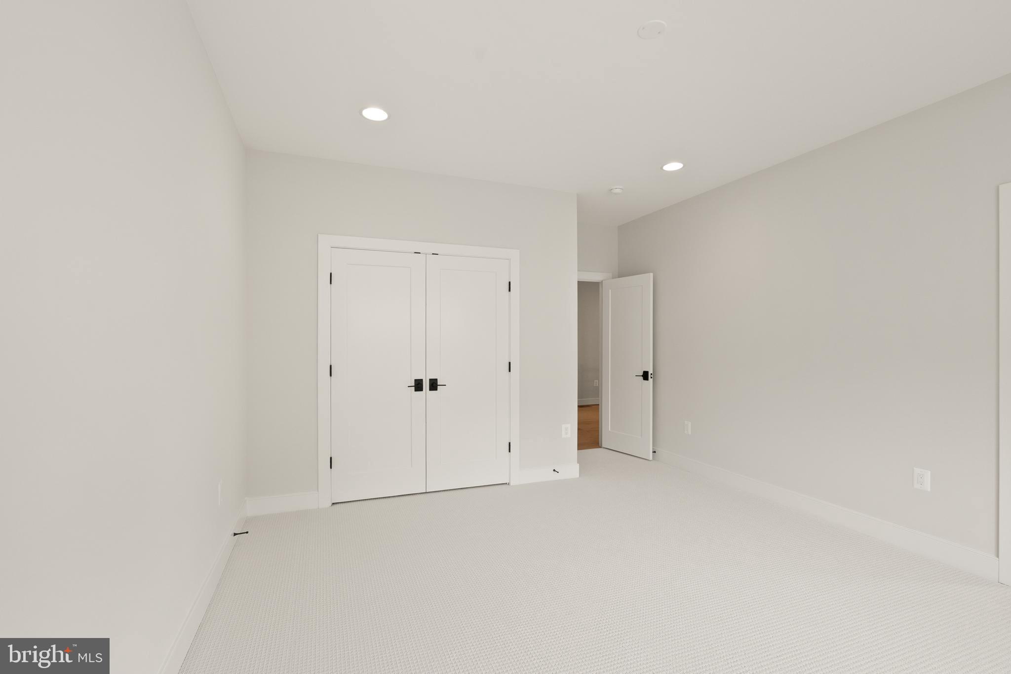 DUNN LORING - Residential