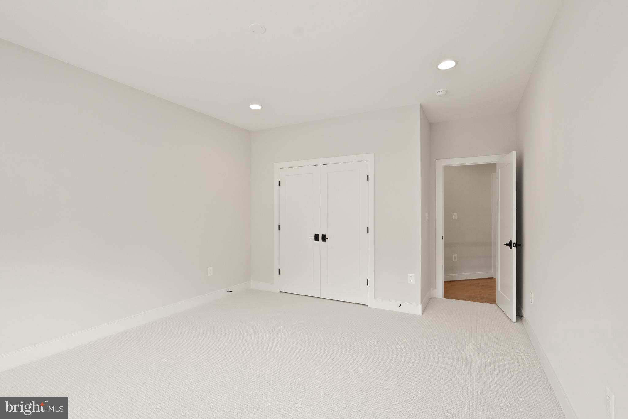 DUNN LORING - Residential