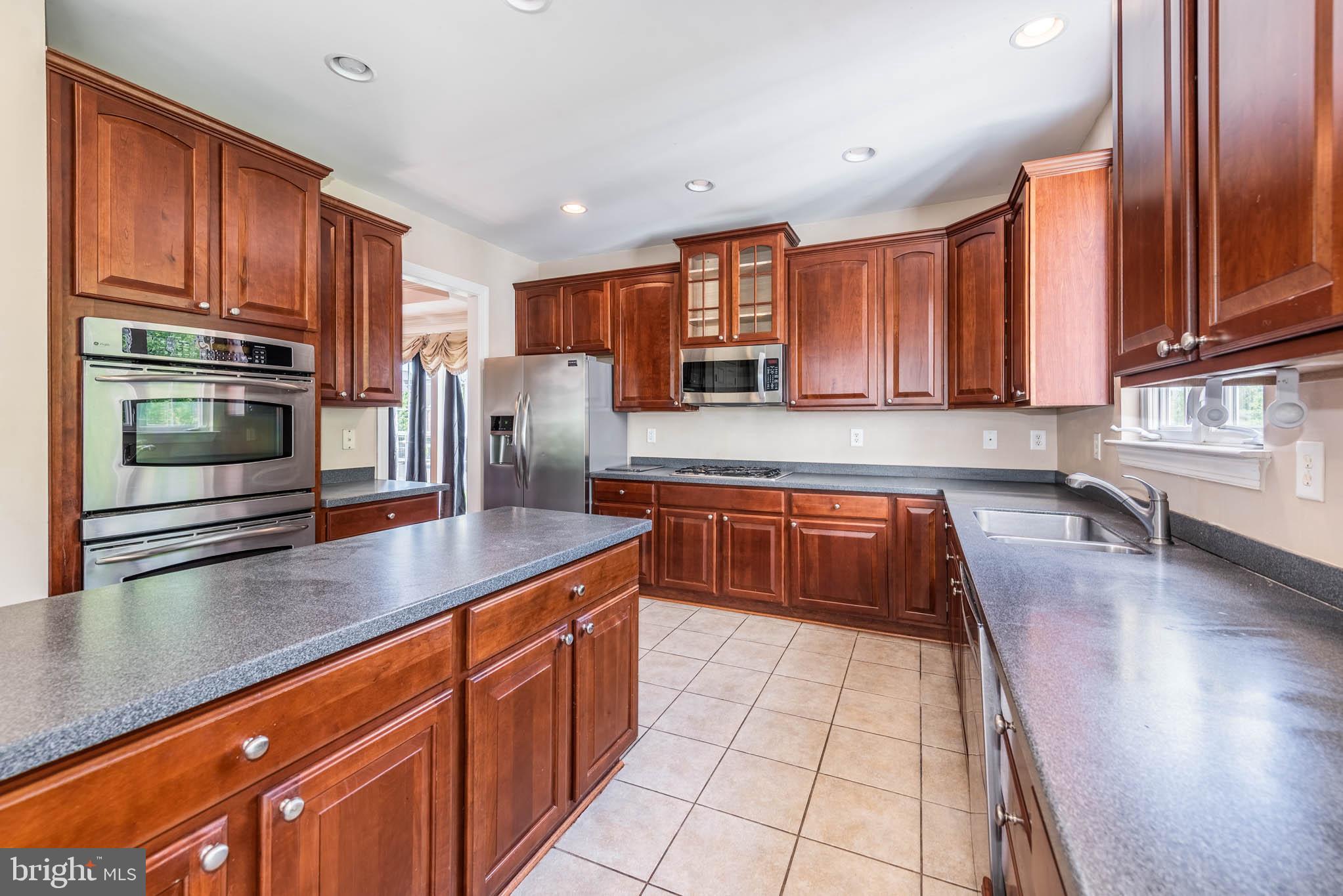 SUNNI SHADE - Residential Lease