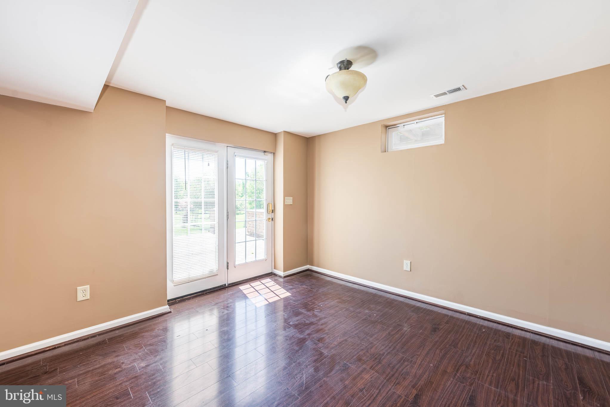 SUNNI SHADE - Residential Lease