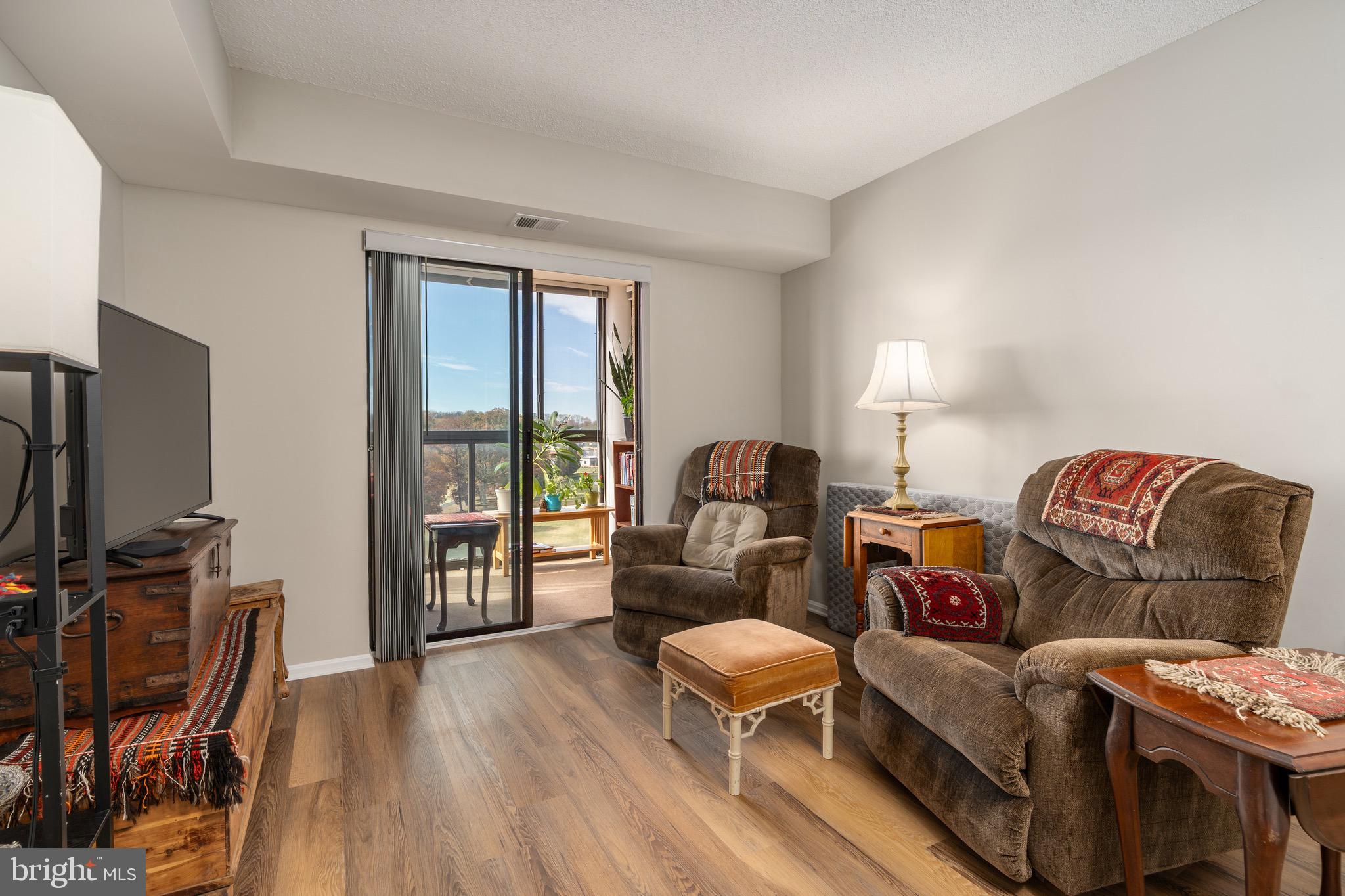 LEISURE WORLD - Residential