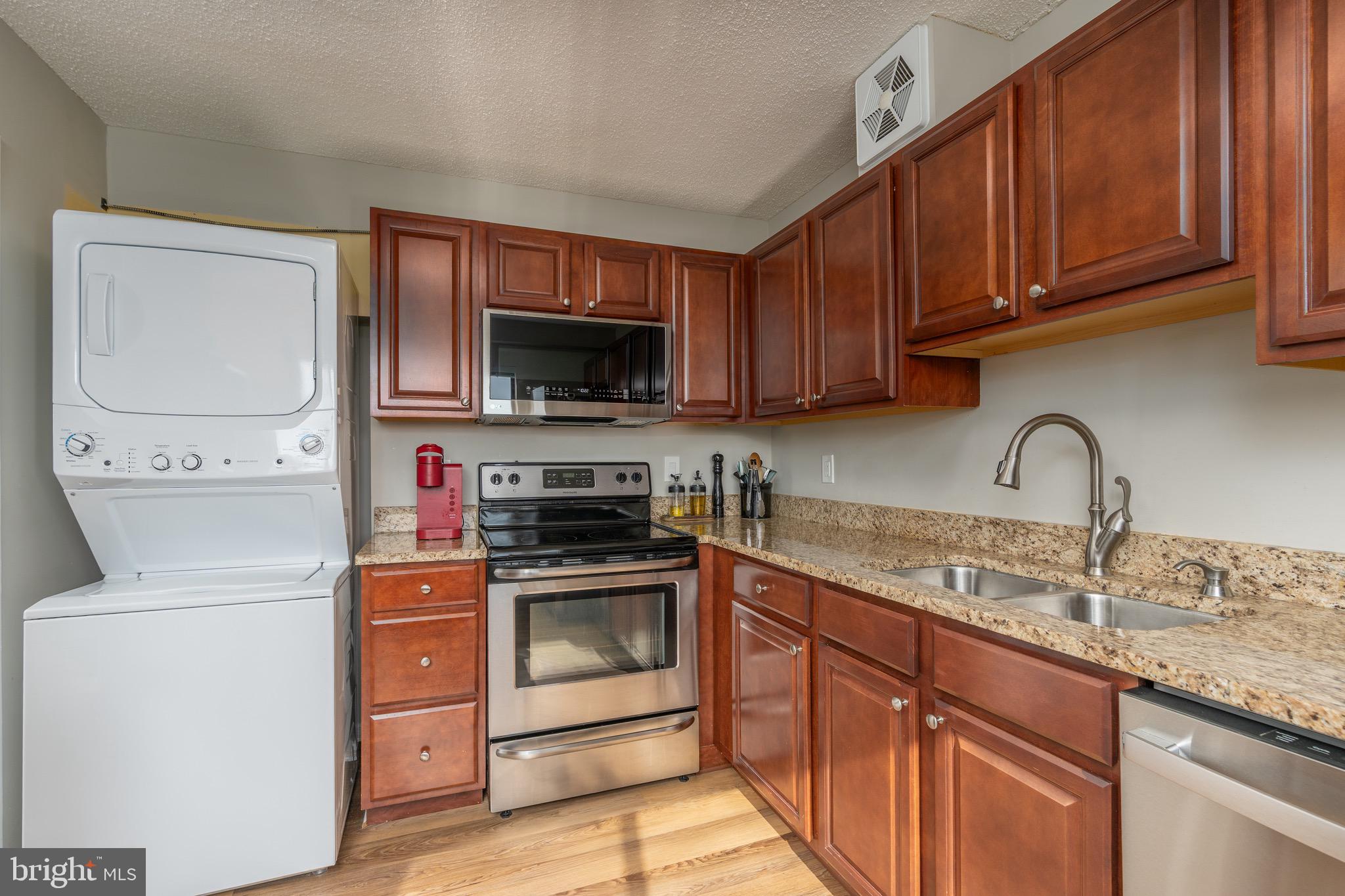 LEISURE WORLD - Residential