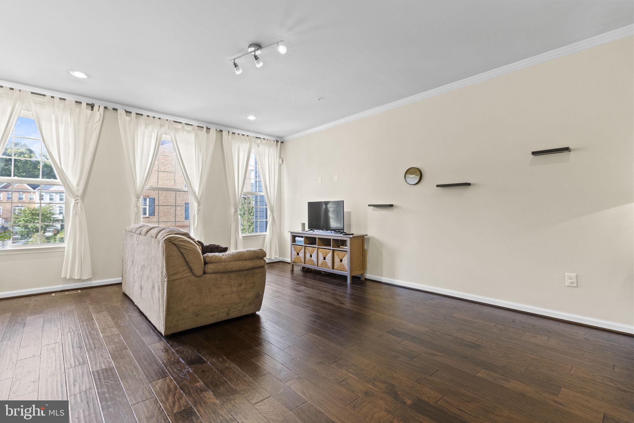 CHELSEA MANOR - Residential