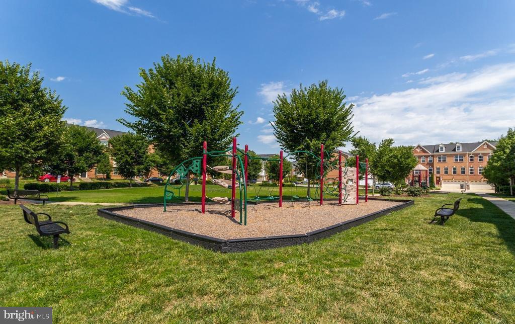 CHELSEA MANOR - Residential