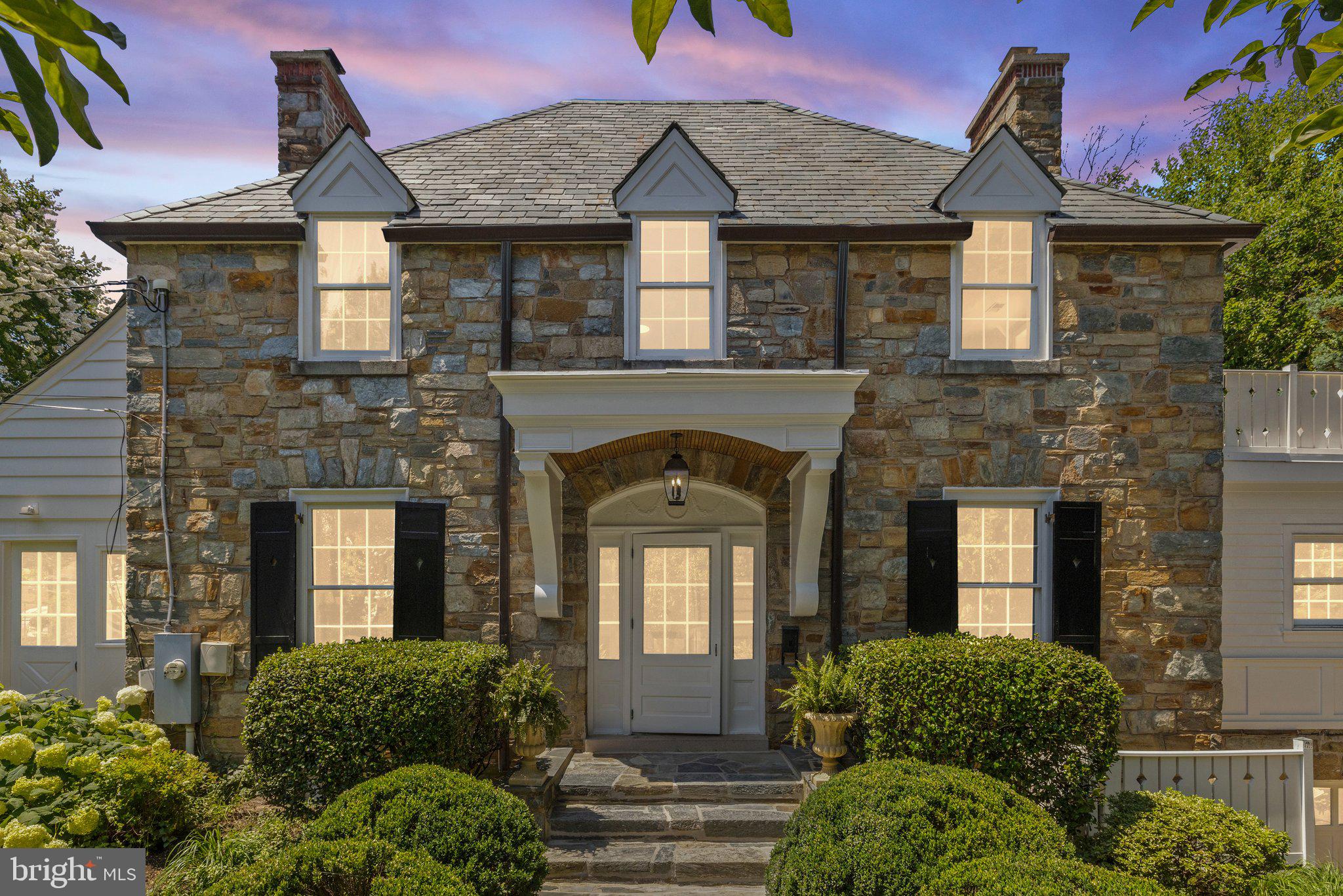 COUNTRY CLUB - Residential