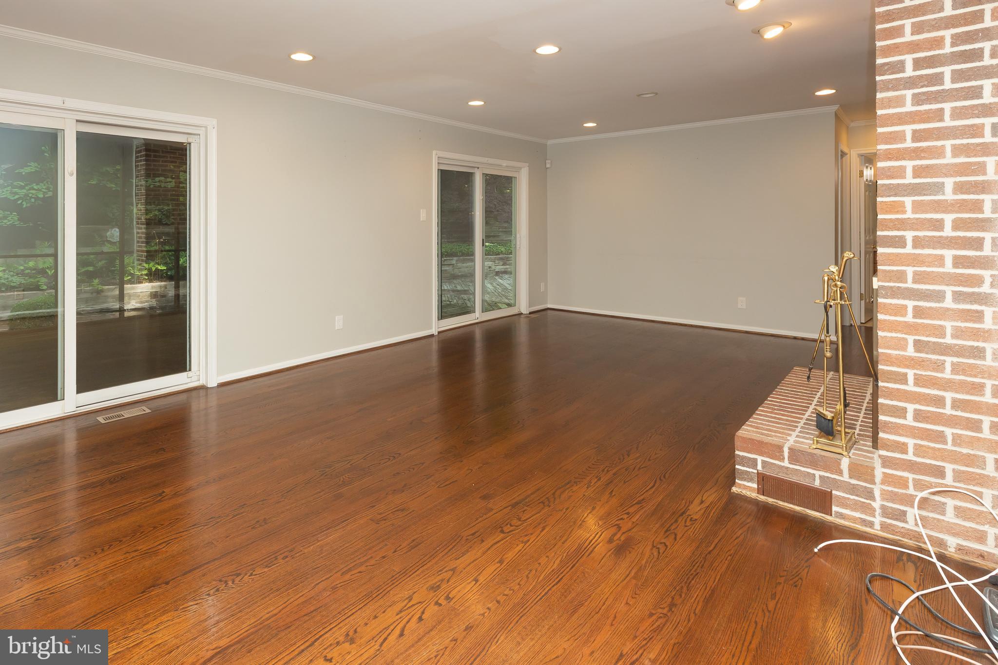 HONEYSUCKLE HILL - Residential