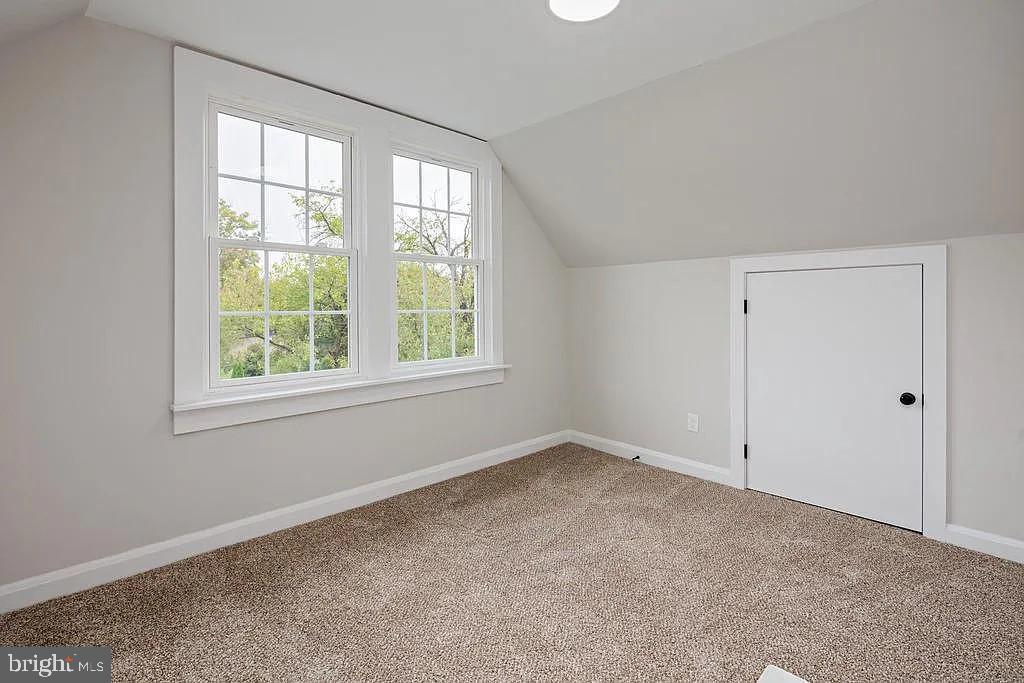 MOUNT WASHINGTON - Residential Lease