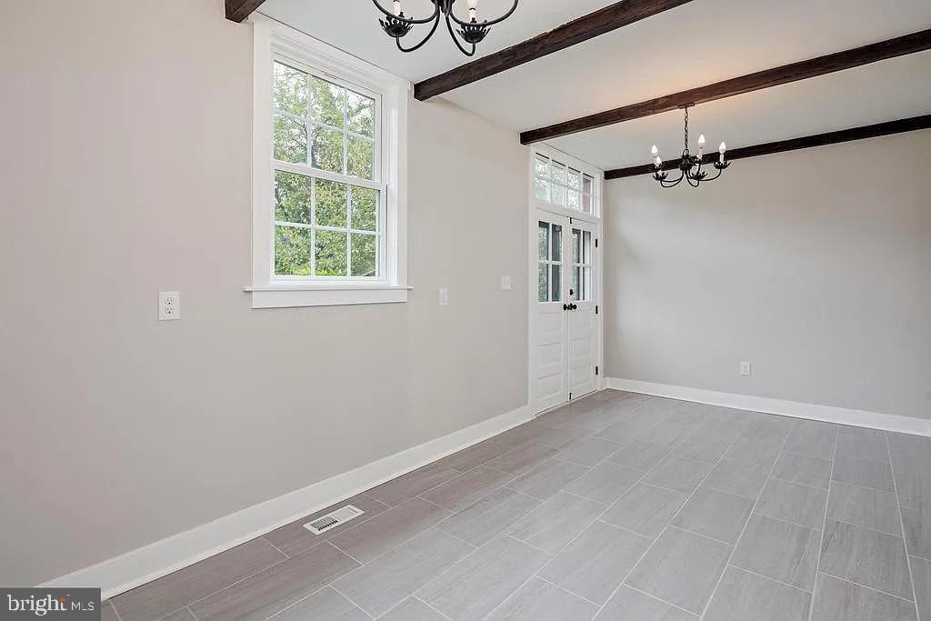 MOUNT WASHINGTON - Residential Lease